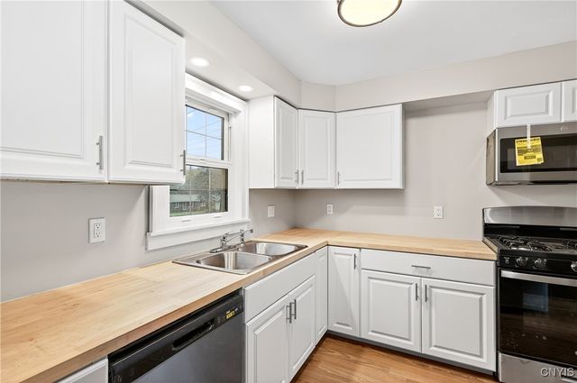 5082 Bay View Road, Hamburg, NY 14075