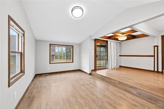 5082 Bay View Road, Hamburg, NY 14075