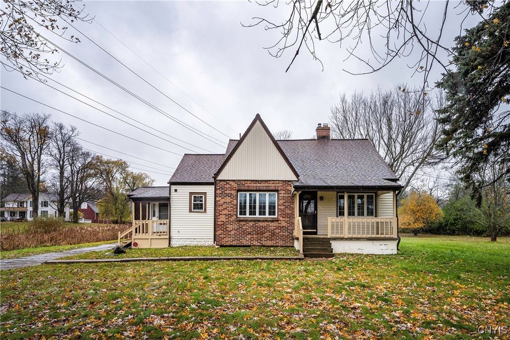 5082 Bay View Road, Hamburg, NY 14075