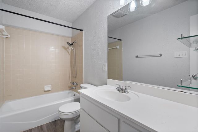 1221 W Hopkins ST 11, San Marcos, TX 78666