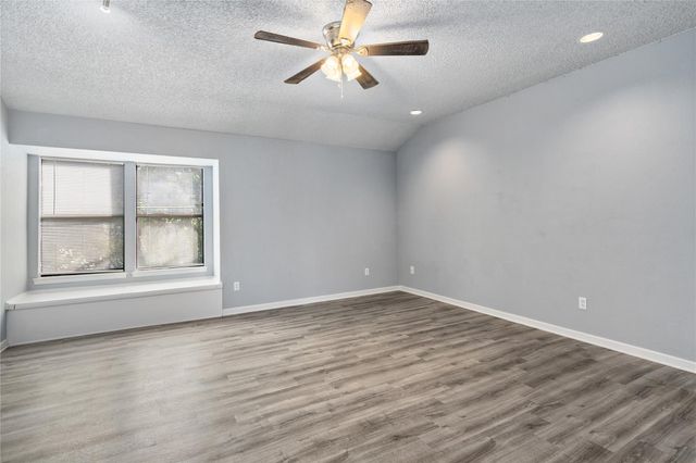 1221 W Hopkins ST 11, San Marcos, TX 78666