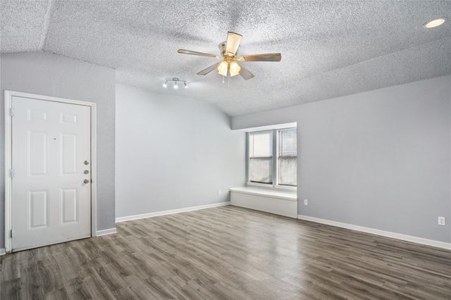 1221 W Hopkins ST 11, San Marcos, TX 78666