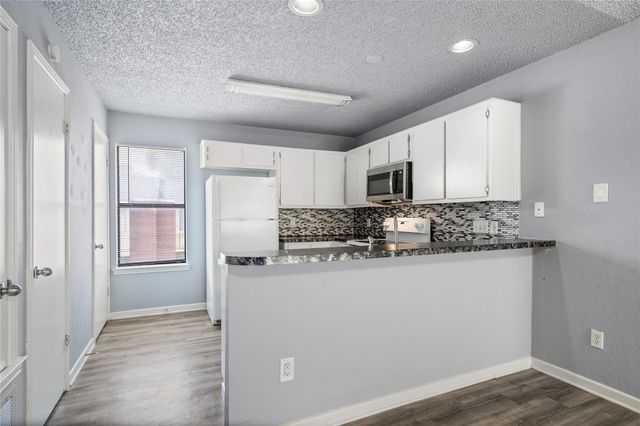 1221 W Hopkins ST 11, San Marcos, TX 78666