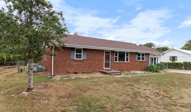 19 Gino Dr, Clarksville, TN 37042