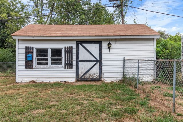 19 Gino Dr, Clarksville, TN 37042