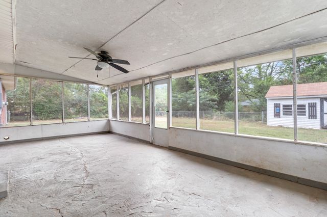 19 Gino Dr, Clarksville, TN 37042