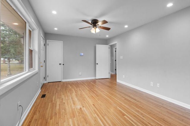 19 Gino Dr, Clarksville, TN 37042