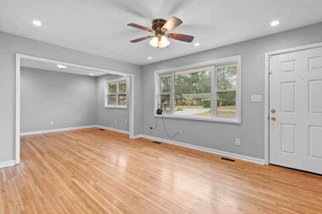 19 Gino Dr, Clarksville, TN 37042