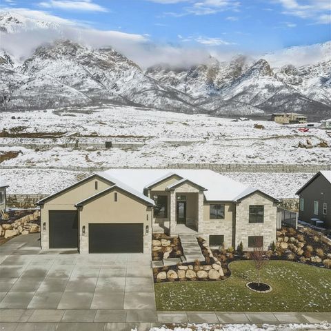 656 E MOUNTAIN RD, North Ogden, UT 84414