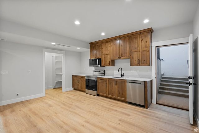 656 E MOUNTAIN RD, North Ogden, UT 84414