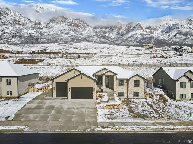 656 E MOUNTAIN RD, North Ogden, UT 84414