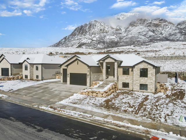 656 E MOUNTAIN RD, North Ogden, UT 84414