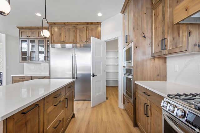 656 E MOUNTAIN RD, North Ogden, UT 84414