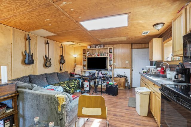 10669B Mineral Wells Highway, Weatherford, TX 76088