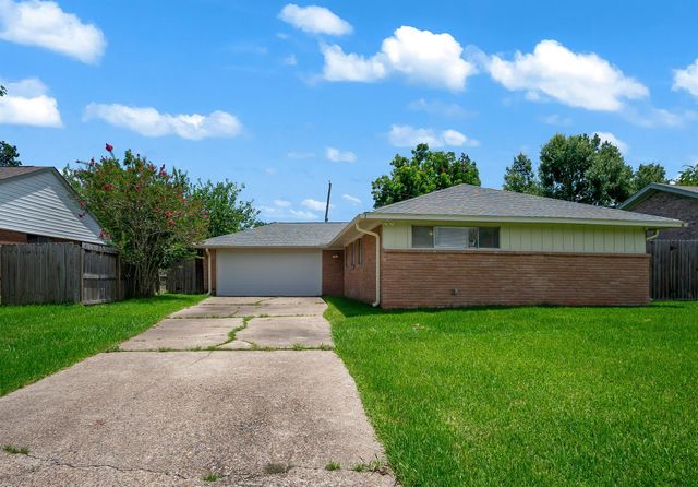 5404 Lorraine Drive, Baytown, TX 77521