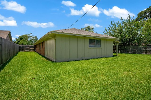 5404 Lorraine Drive, Baytown, TX 77521
