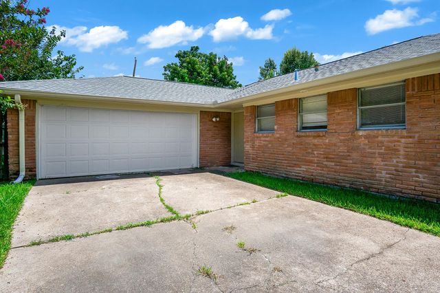 5404 Lorraine Drive, Baytown, TX 77521