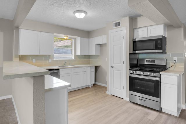 5404 Lorraine Drive, Baytown, TX 77521