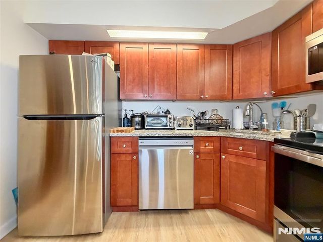 403 River Renaissance A03, East Rutherford, NJ 07073