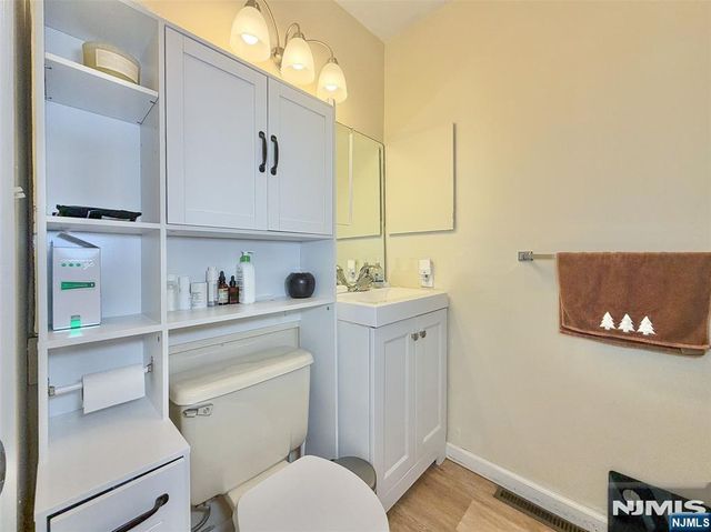 403 River Renaissance A03, East Rutherford, NJ 07073