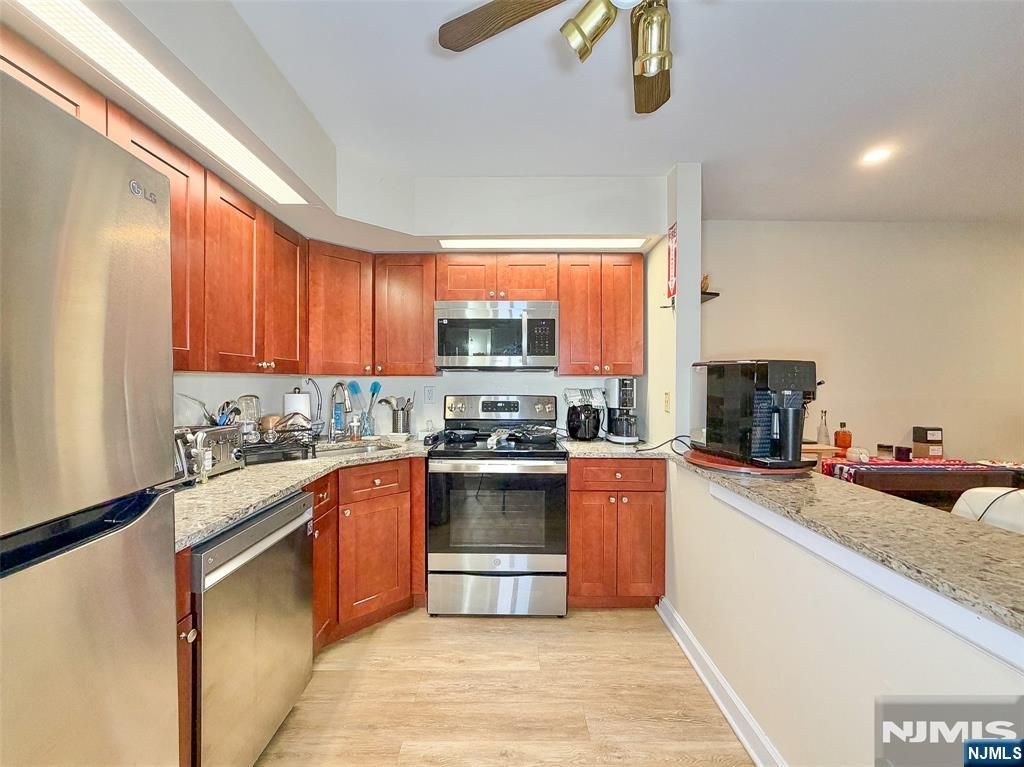 403 River Renaissance A03, East Rutherford, NJ 07073