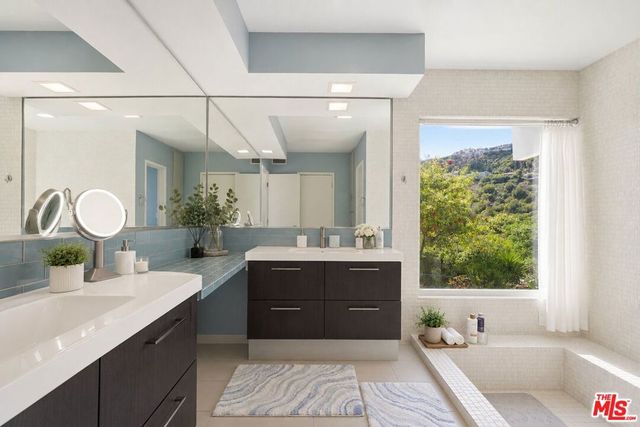 2657 Zorada Drive, Los Angeles, CA 90046