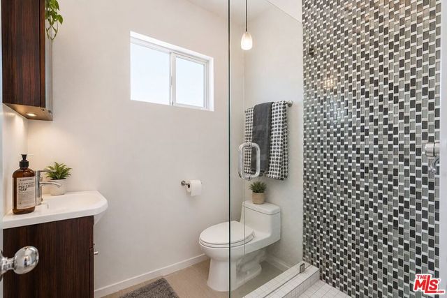 2657 Zorada Drive, Los Angeles, CA 90046