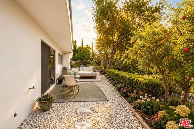 2657 Zorada Drive, Los Angeles, CA 90046