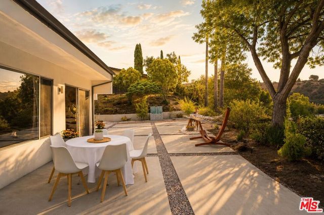 2657 Zorada Drive, Los Angeles, CA 90046