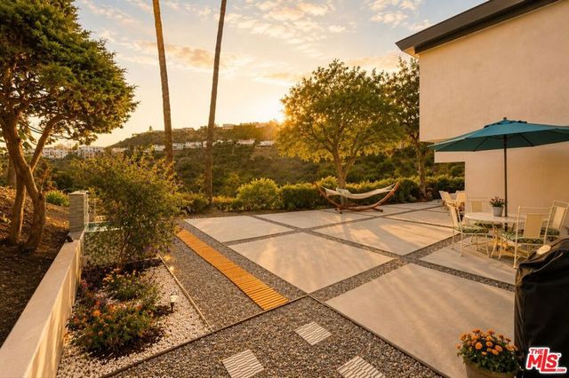 2657 Zorada Drive, Los Angeles, CA 90046