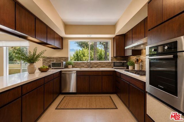 2657 Zorada Drive, Los Angeles, CA 90046