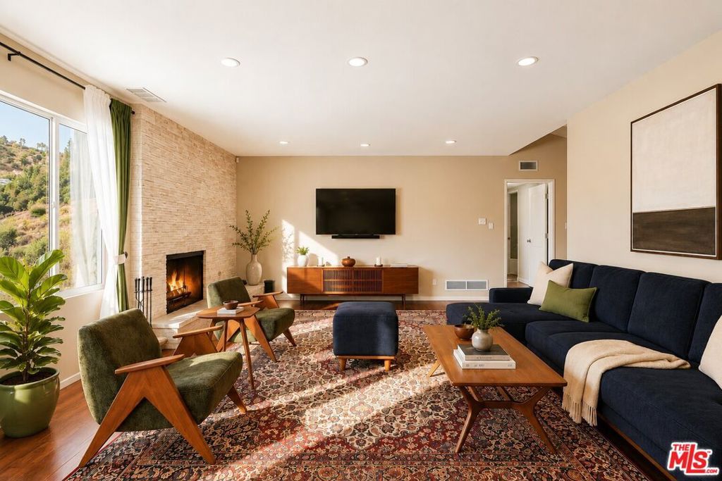 2657 Zorada Drive, Los Angeles, CA 90046