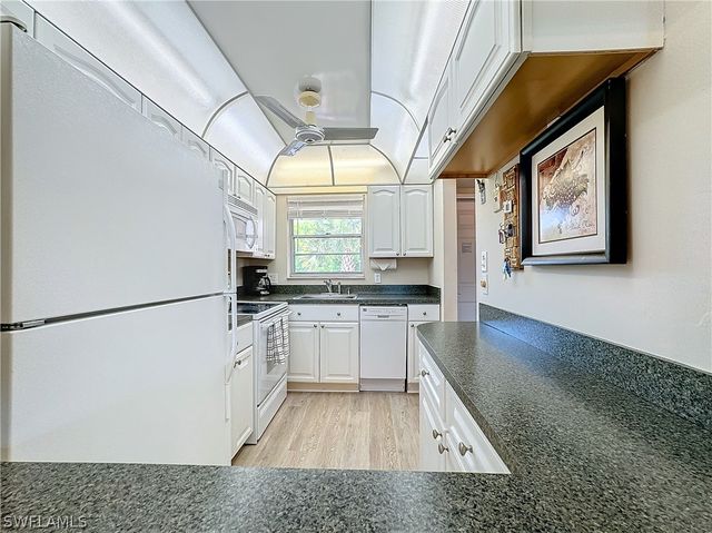 300 Forest Lakes BLVD 201, Naples, FL 34105