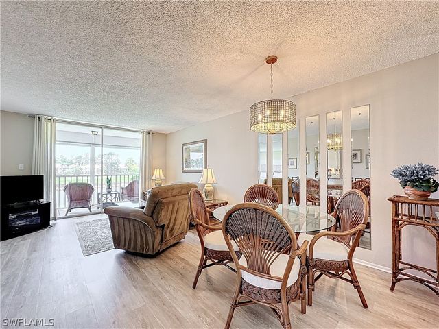 300 Forest Lakes BLVD 201, Naples, FL 34105