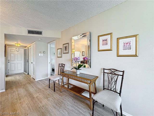 300 Forest Lakes BLVD 201, Naples, FL 34105