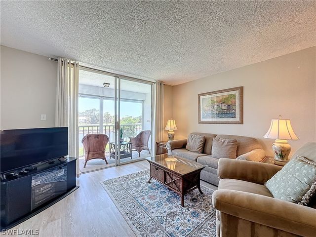 300 Forest Lakes BLVD 201, Naples, FL 34105