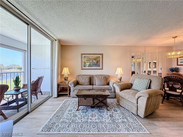 300 Forest Lakes BLVD 201, Naples, FL 34105