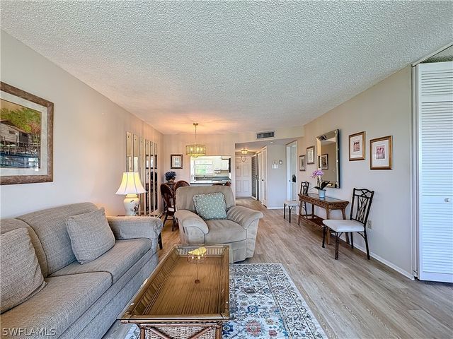 300 Forest Lakes BLVD 201, Naples, FL 34105