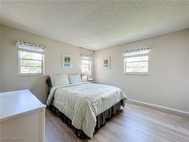 300 Forest Lakes BLVD 201, Naples, FL 34105