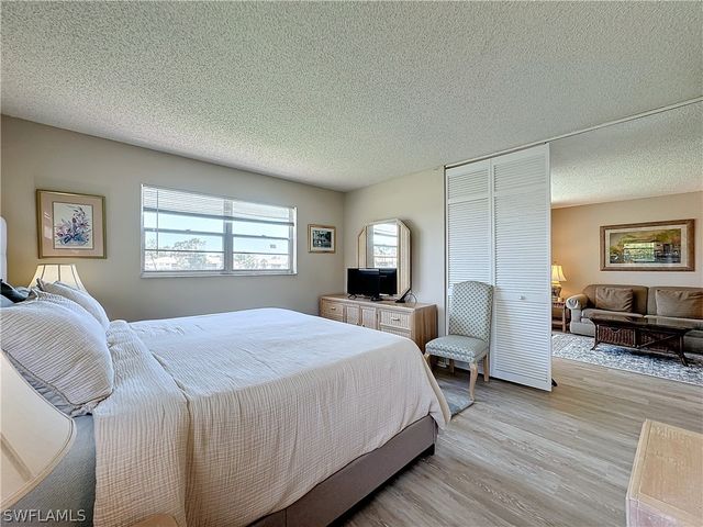 300 Forest Lakes BLVD 201, Naples, FL 34105