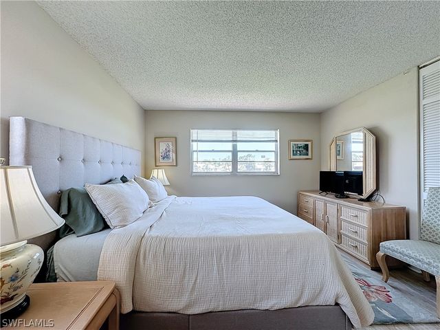 300 Forest Lakes BLVD 201, Naples, FL 34105