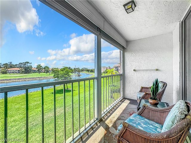 300 Forest Lakes BLVD 201, Naples, FL 34105