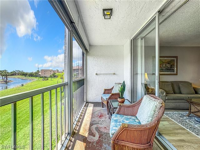 300 Forest Lakes BLVD 201, Naples, FL 34105