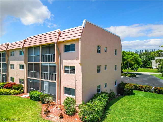 300 Forest Lakes BLVD 201, Naples, FL 34105