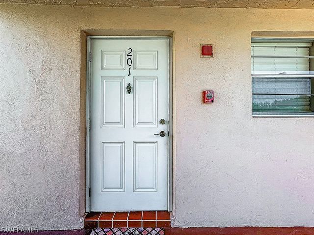 300 Forest Lakes BLVD 201, Naples, FL 34105