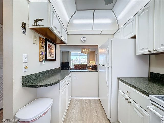 300 Forest Lakes BLVD 201, Naples, FL 34105