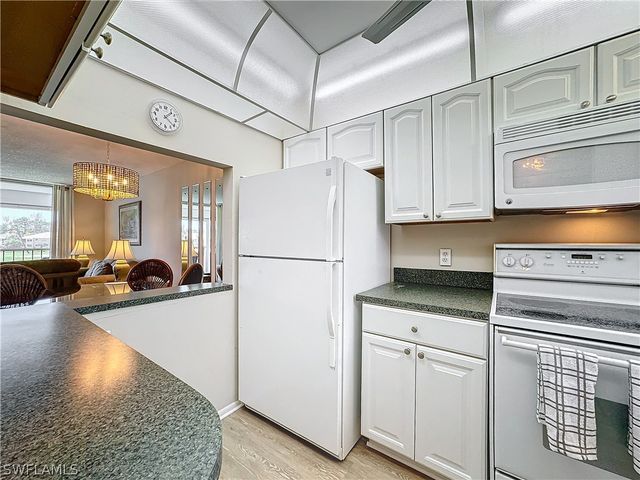 300 Forest Lakes BLVD 201, Naples, FL 34105