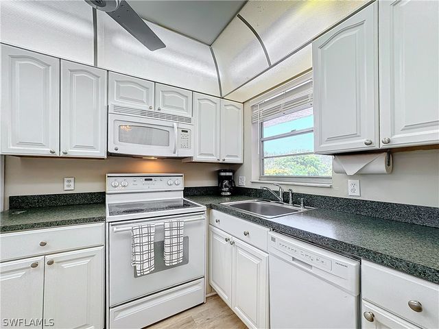 300 Forest Lakes BLVD 201, Naples, FL 34105