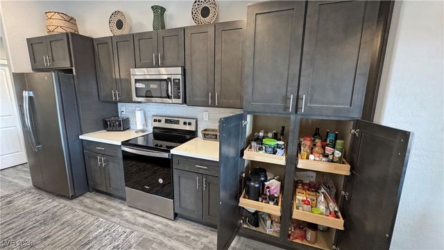 581 East Jaybird Street, Pahrump, NV 89048