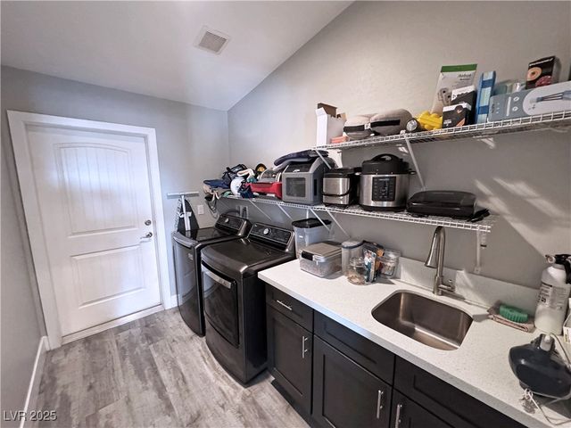 581 East Jaybird Street, Pahrump, NV 89048